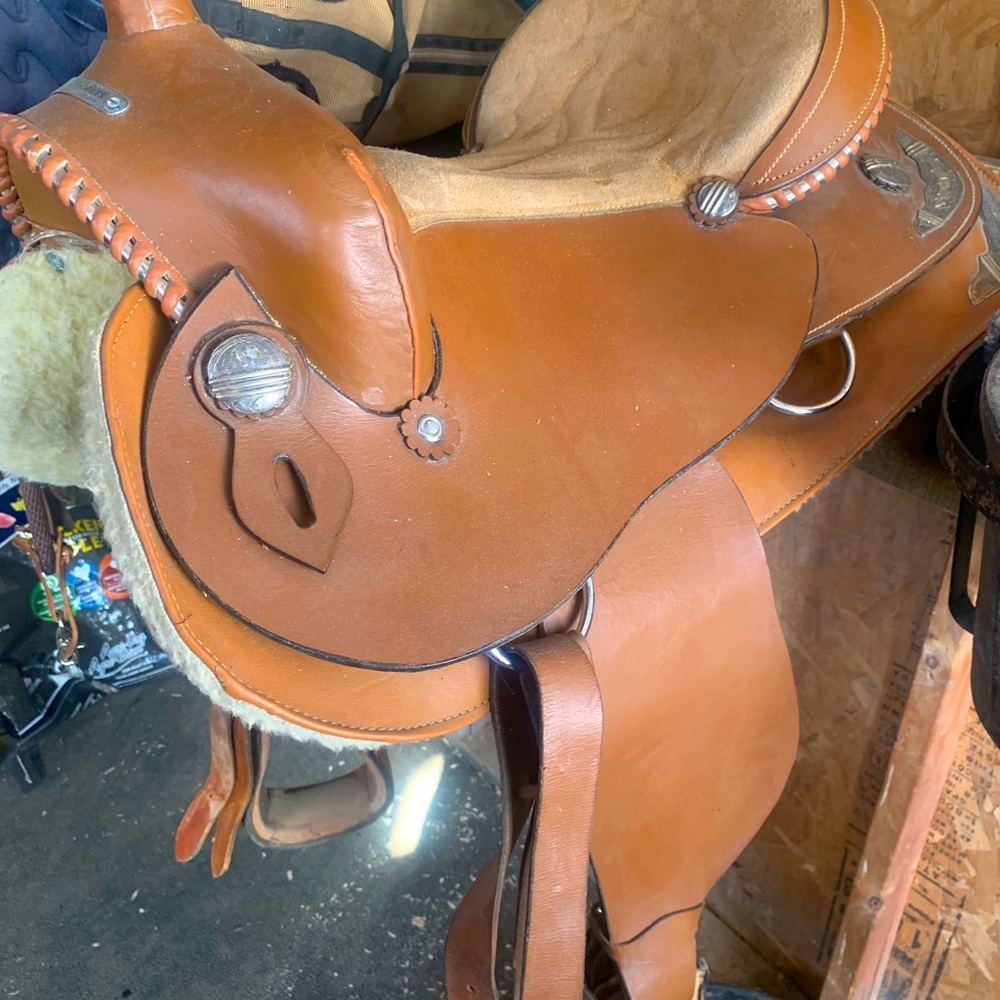 silver king saddle basically new